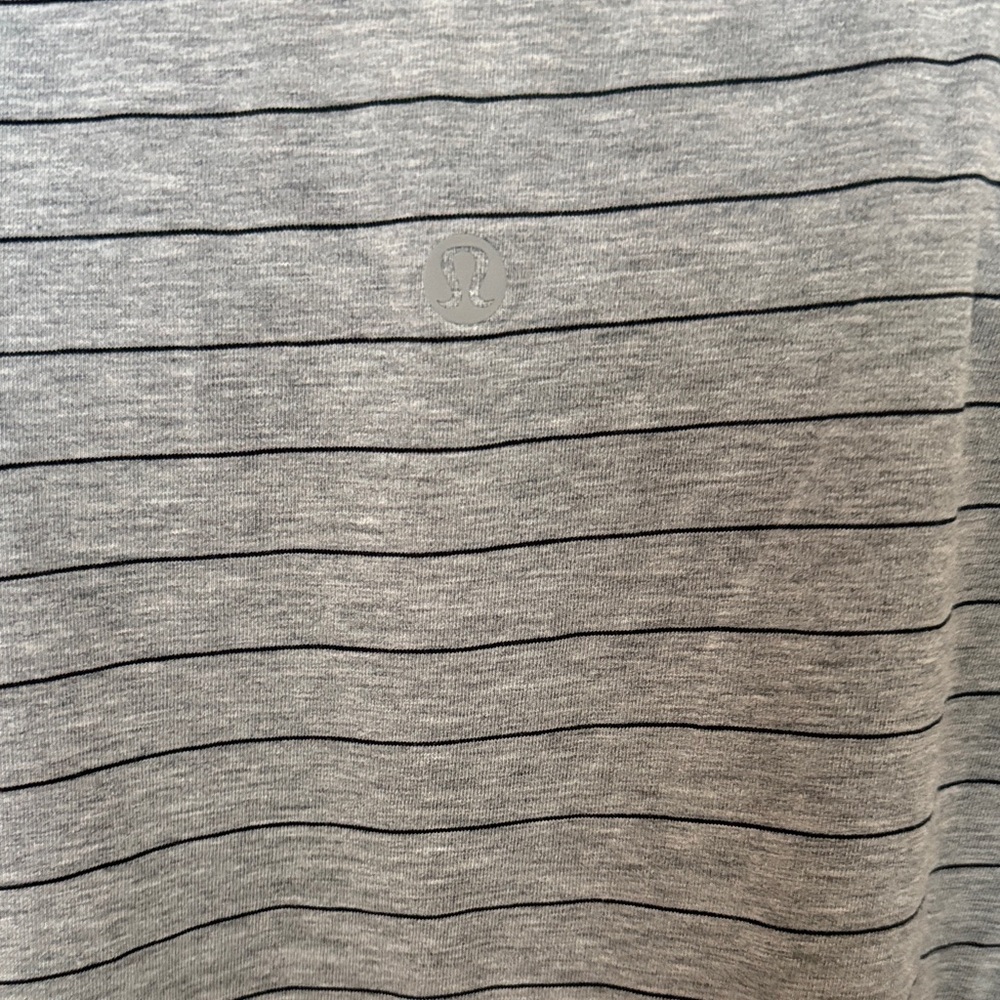 Lululemon tee - Picture 2 of 2